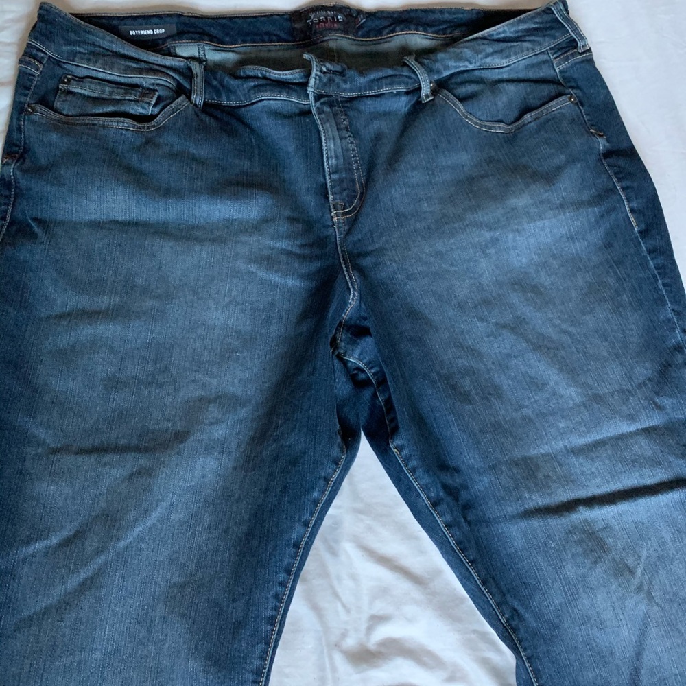 Torrid medium wash boyfriend crop jeans